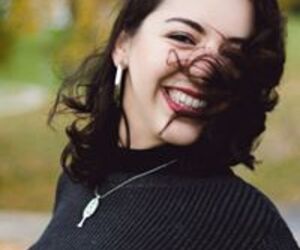 Julia Nunes Go